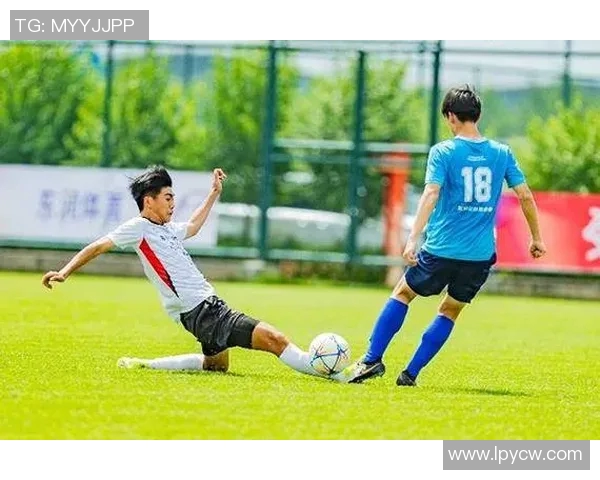 足球明星与孩子们的温馨瞬间展现梦想与激情的完美结合